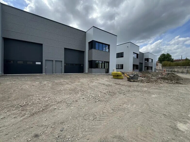 Bureau dans OULLINS-PIERRE-BÉNITE à vendre - Photo de l’immeuble – Image 2 sur 13
