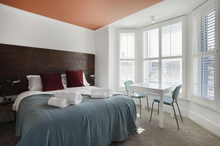 8 Cheriton Pl, Folkestone à vendre - Photo de l’immeuble – Image 3 sur 13