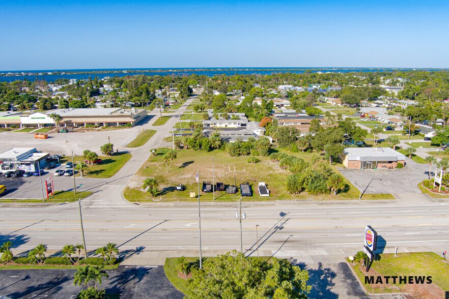 158 S Indiana Ave, Englewood, FL à vendre - Photo de l’immeuble – Image 2 sur 3