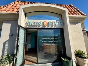 970 Monument St, Pacific Palisades, CA à louer Photo de l’immeuble– Image 1 sur 9