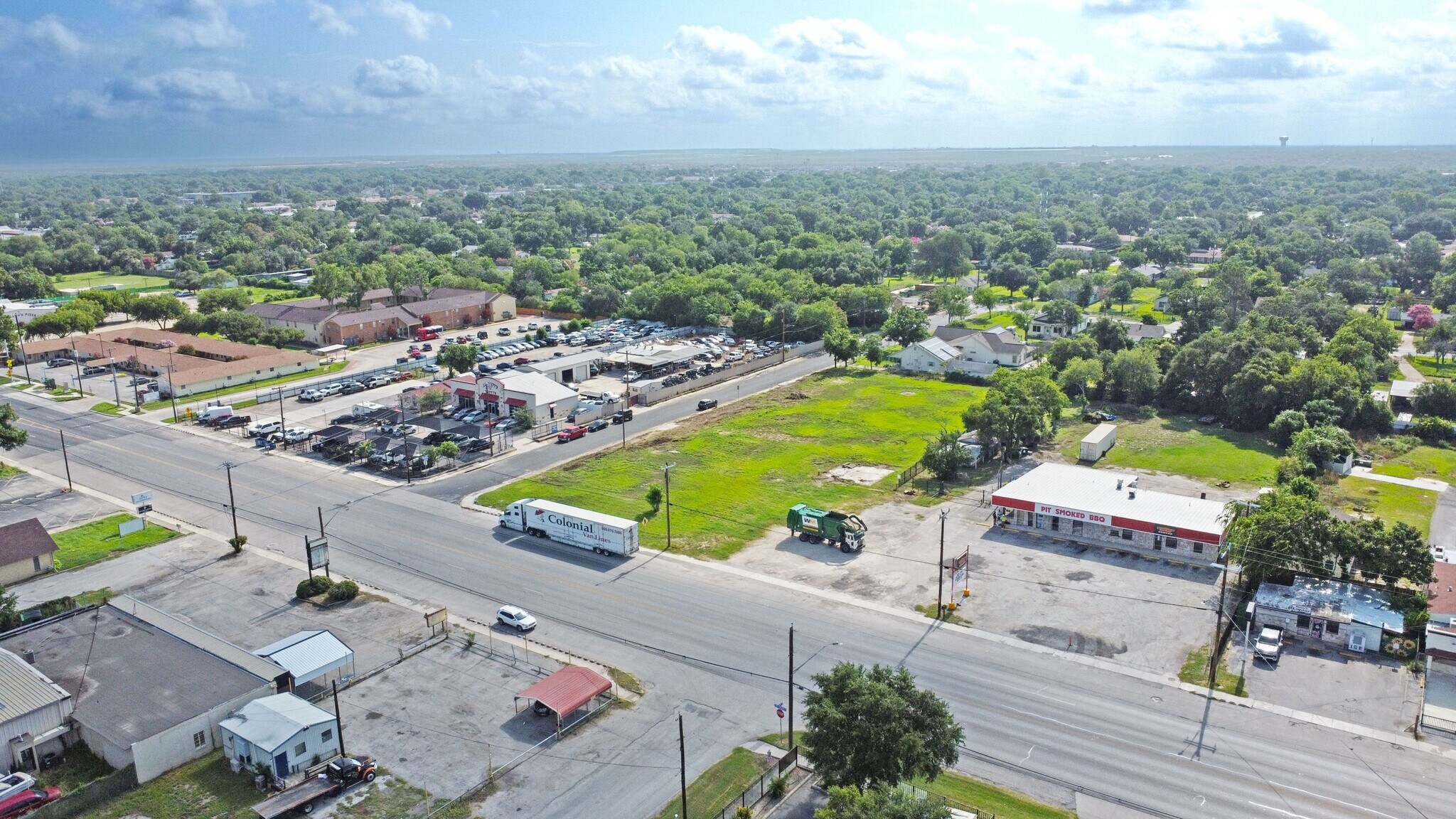 S 2162 S WW White Rd, San Antonio, TX à vendre Photo de l’immeuble– Image 1 sur 51