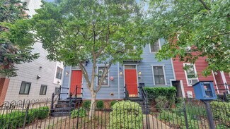Plus de détails pour 323 8th St NE, Washington, DC - Logement à vendre