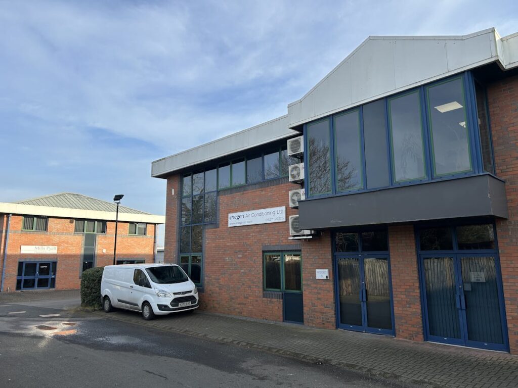 Arthur St, Redditch à louer Photo principale– Image 1 sur 3