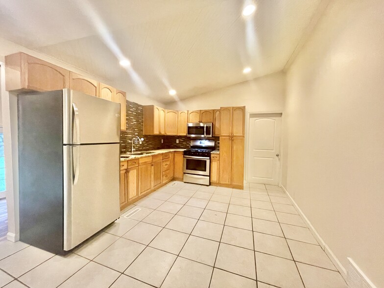 9541 Horseshoe Island Rd, Clay, NY à vendre - Photo intérieure – Image 3 sur 28