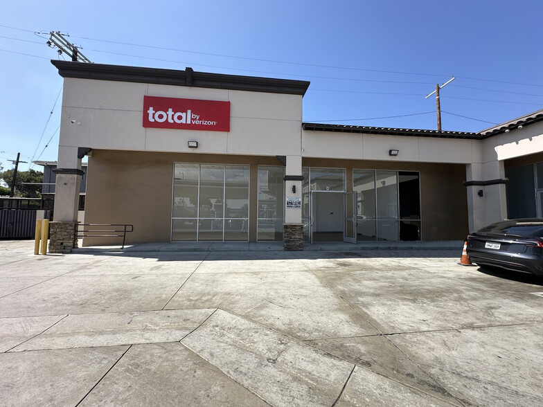 3411 W Florence Ave, Los Angeles, CA à louer - Photo de l’immeuble – Image 2 sur 13