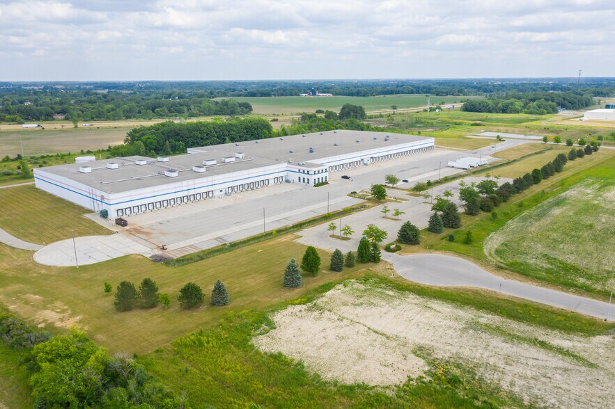1701 Technical Dr, Saint Johns, MI à louer - Photo de l’immeuble – Image 2 sur 19