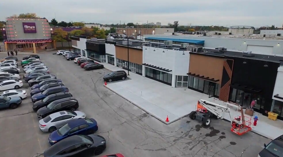 171 Speers Rd, Oakville, ON à louer - Photo de l’immeuble – Image 2 sur 6