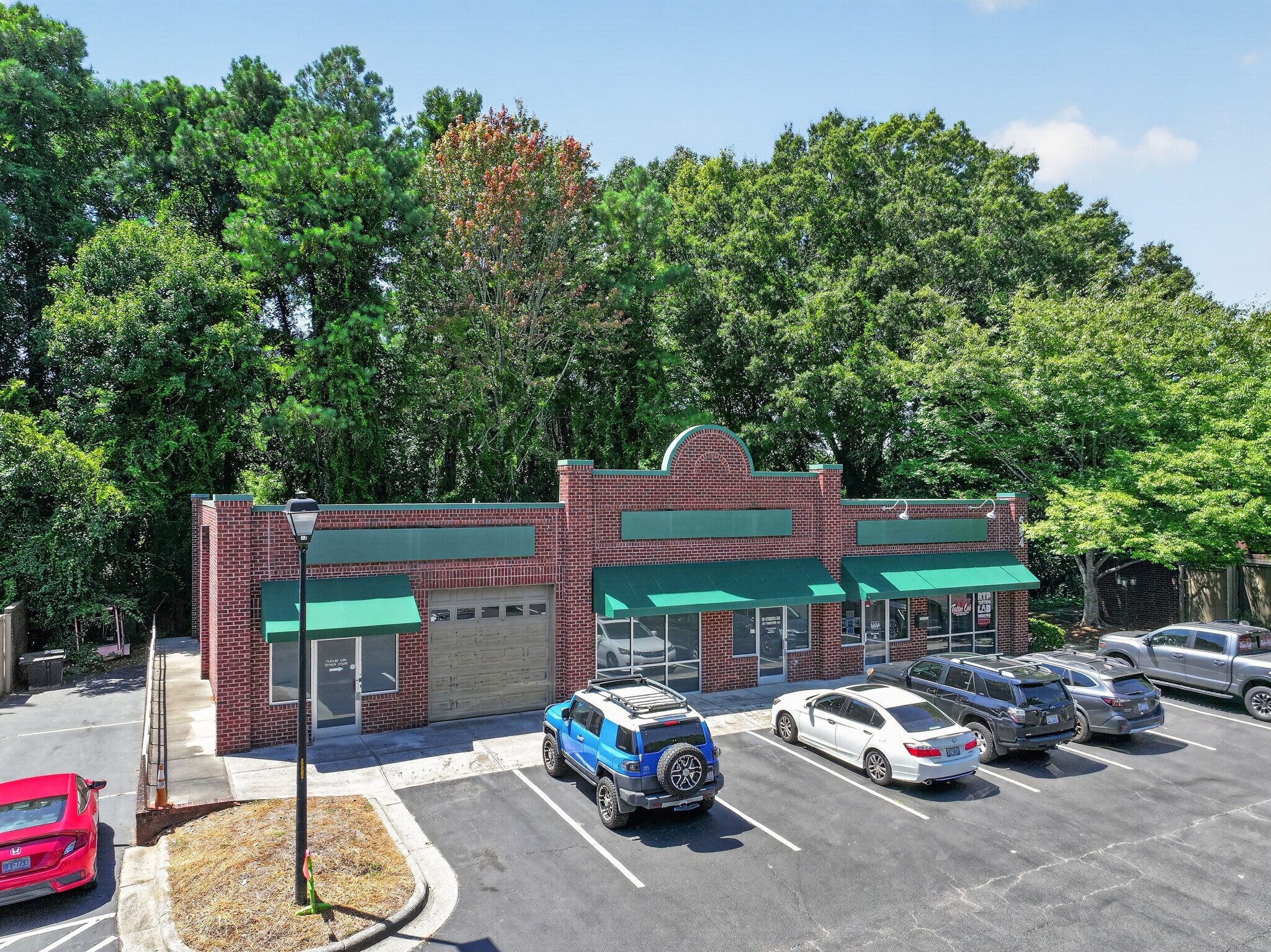 594 E Chatham St, Cary, NC à vendre Photo de l’immeuble– Image 1 sur 40