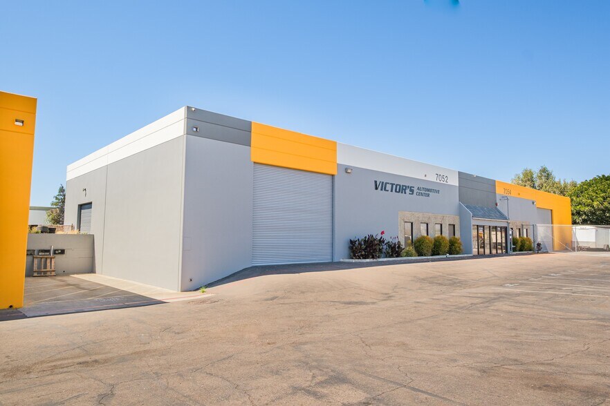 7054 Carroll Rd, San Diego, CA à louer - Photo de l’immeuble – Image 2 sur 5