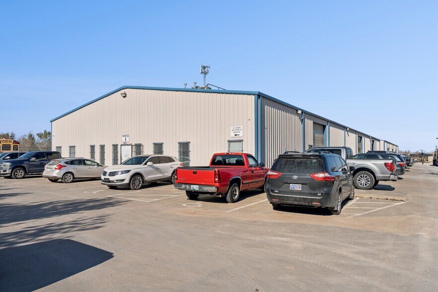 2627 SW 22nd St, Oklahoma City, OK à vendre - Photo de l’immeuble – Image 3 sur 33