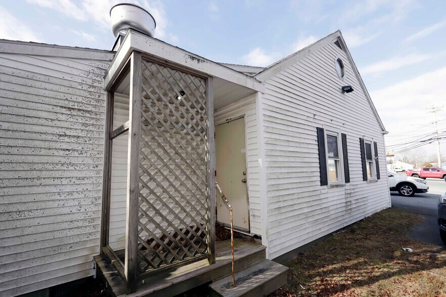 116 Sconticut Neck Rd, Fairhaven, MA à vendre - Photo de l’immeuble – Image 3 sur 20