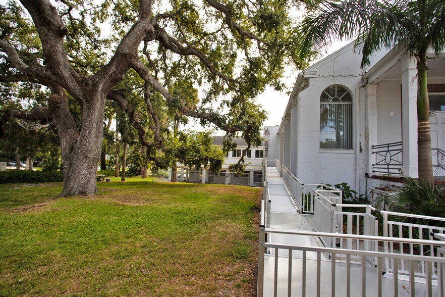 1310 22nd Ave S, Saint Petersburg, FL à vendre - Photo de l’immeuble – Image 3 sur 21
