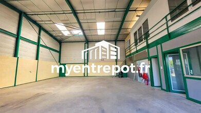 195 Avenue De Coulin, Gémenos à louer Photo de l’immeuble– Image 2 sur 6