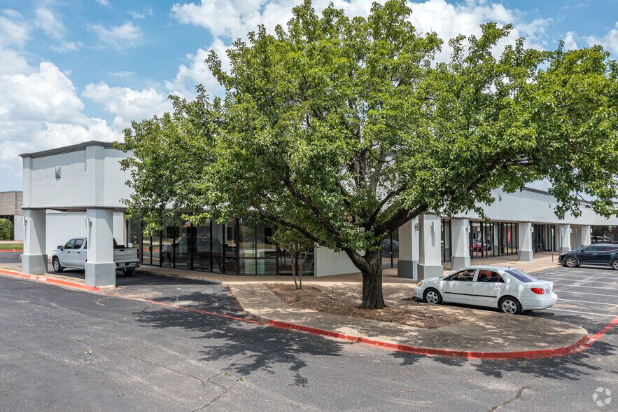 5555 Rufe Snow Dr, North Richland Hills, TX à louer - Photo principale – Image 1 sur 6
