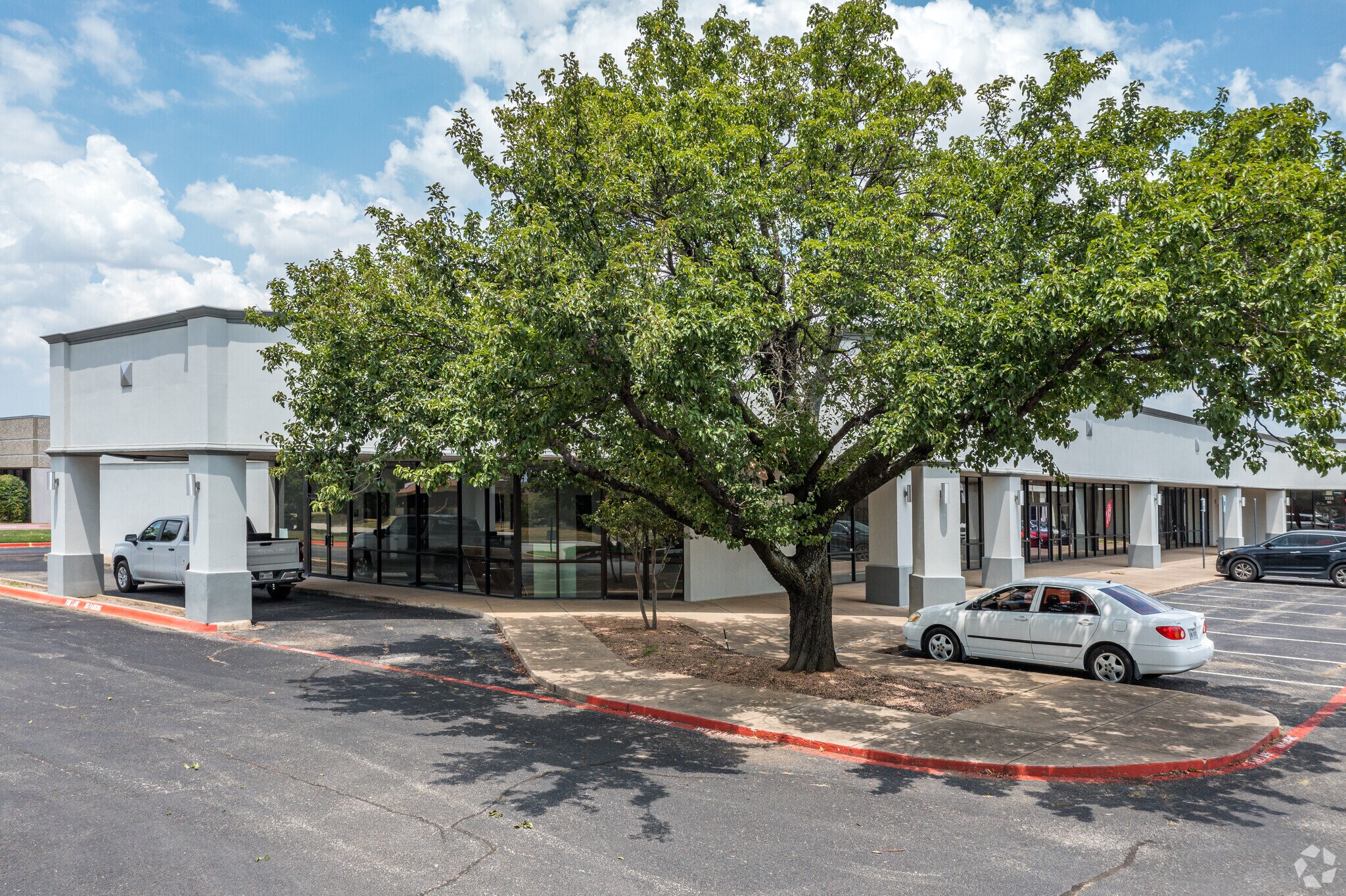 5555 Rufe Snow Dr, North Richland Hills, TX à louer Photo principale– Image 1 sur 7