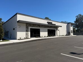 517 Eichenfeld Dr, Brandon, FL à louer Photo de l’immeuble– Image 2 sur 10