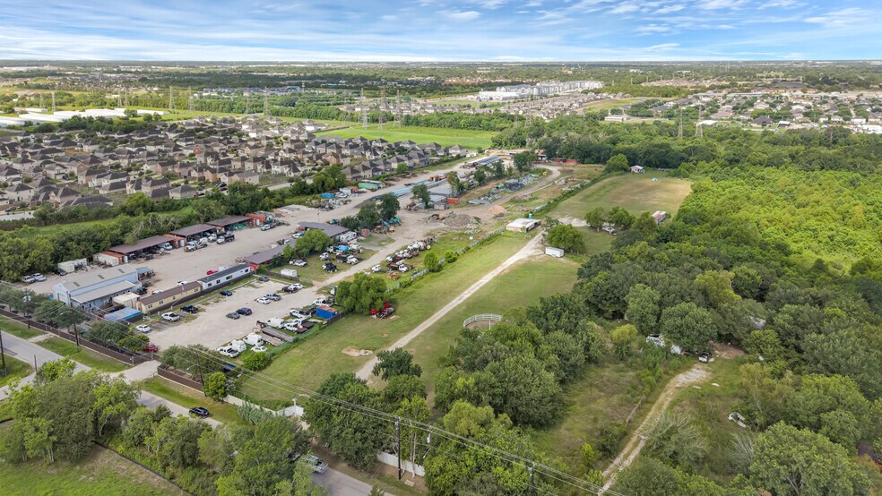 12010 Martindale Road, Houston, TX à louer - Photo de l’immeuble – Image 3 sur 17
