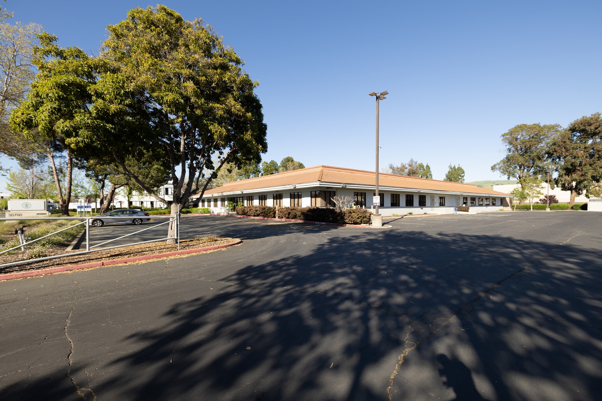 30780 Santana St, Hayward, CA à louer Photo de l’immeuble– Image 1 sur 18