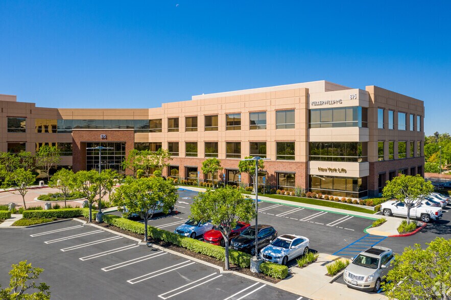 675 Placentia Ave, Brea, CA à louer - Photo de l’immeuble – Image 1 sur 8