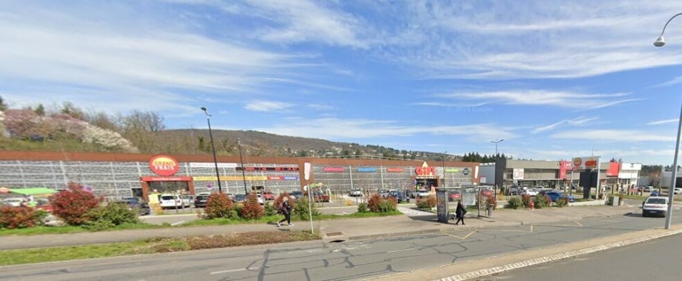Local commercial dans Limonest à louer - Photo de l’immeuble – Image 1 sur 1