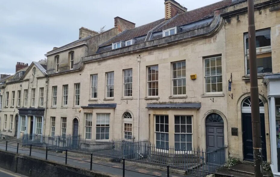3-7 Rowcroft, Stroud à vendre - Photo de l’immeuble – Image 1 sur 21
