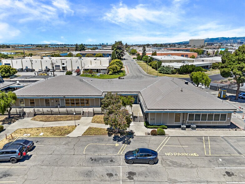 300 Pendleton Way, Oakland, CA à vendre - Photo de l’immeuble – Image 2 sur 76