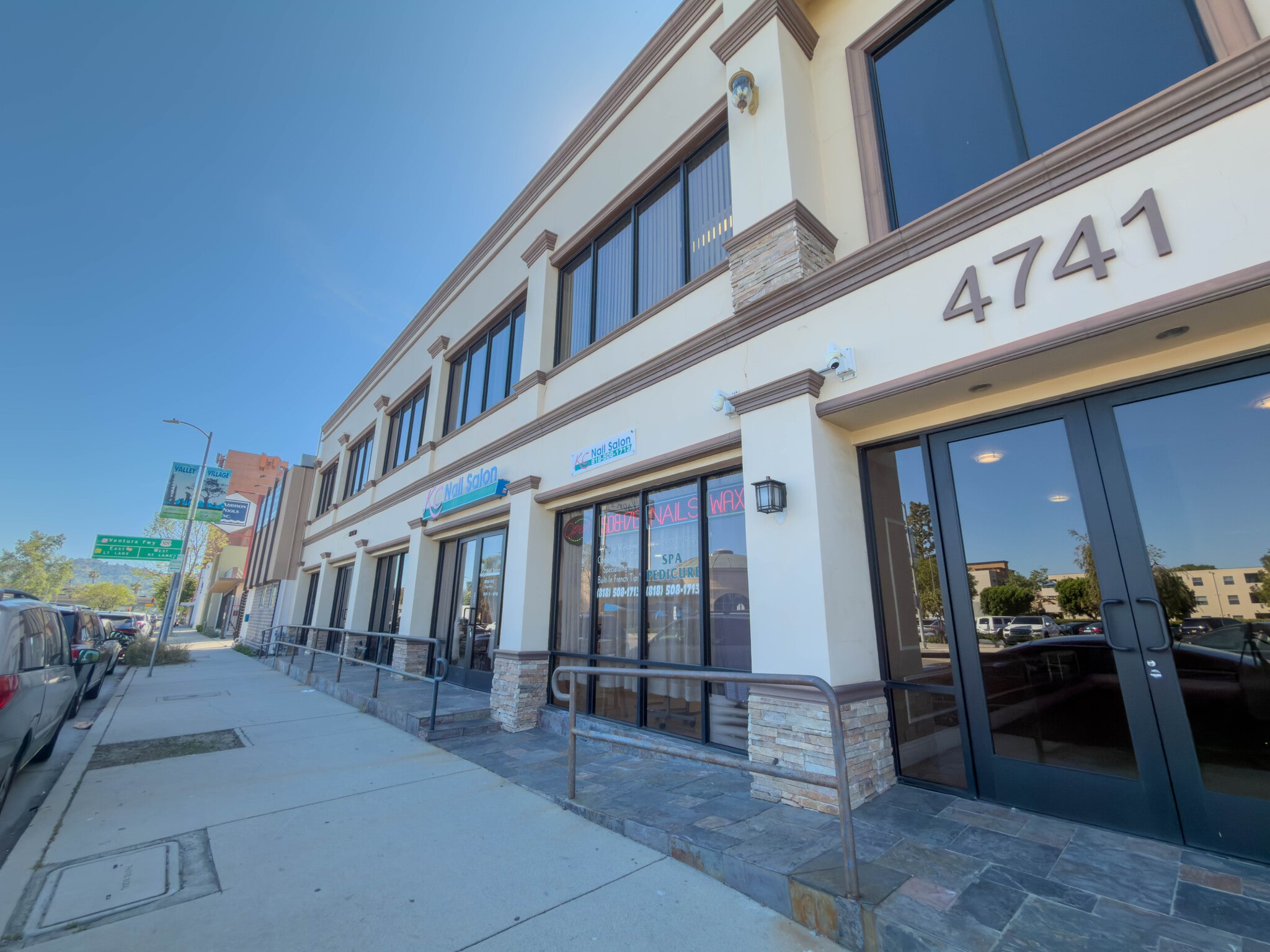 4741 Laurel Canyon Blvd, Studio City, CA à louer Photo de l’immeuble– Image 1 sur 7