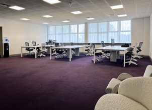 1 Triumph Rd, Londres à louer Photo intérieure– Image 1 sur 4