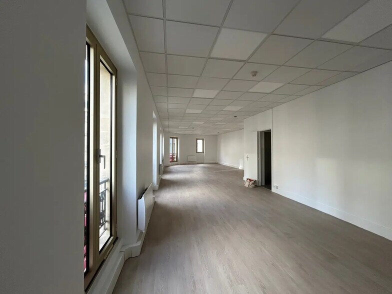 31 Rue De Châteaudun, Paris à louer - Photo de l’immeuble – Image 2 sur 5
