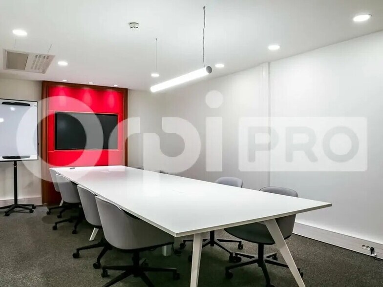 Bureau dans Montigny-le-Bretonneux à louer - Photo de l’immeuble – Image 3 sur 12