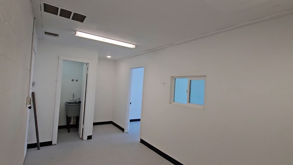 2045 Plaza Dr, Bullhead City, AZ à louer - Vidéo sur l’annonce professionnelle – Image 2 sur 11