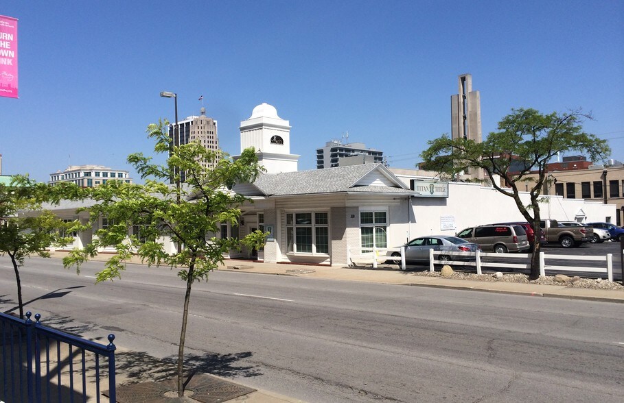 315-333 E Washington Blvd, Fort Wayne, IN à louer - Photo principale – Image 1 sur 11
