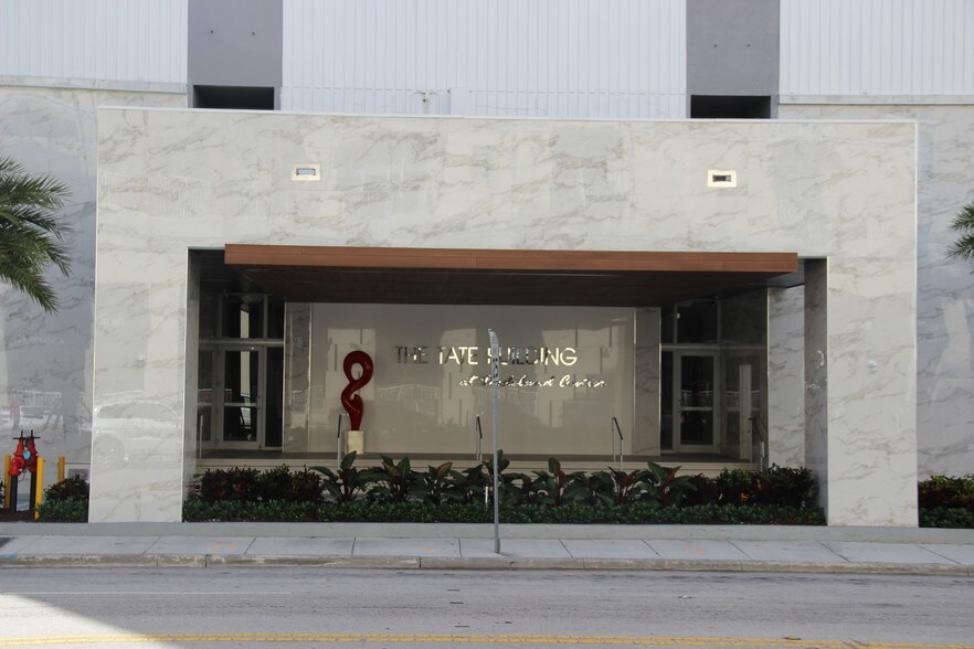 7300 N Kendall Dr, Miami, FL à louer - Photo de l’immeuble – Image 2 sur 12