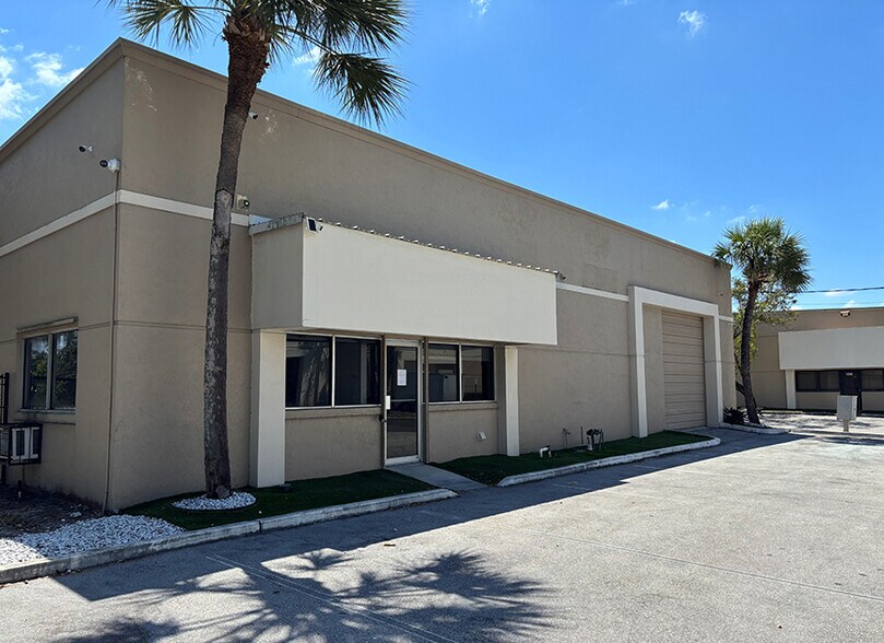 3464 SW 15th St, Deerfield Beach, FL à louer - Photo de l’immeuble – Image 3 sur 7