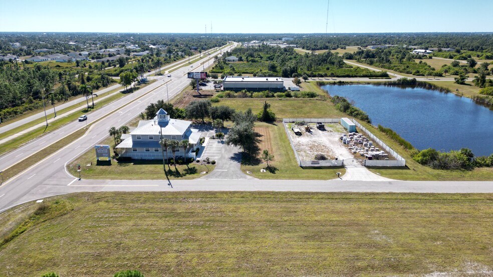 8379 Gasparilla Rd, Port Charlotte, FL à vendre - Photo de l’immeuble – Image 3 sur 18