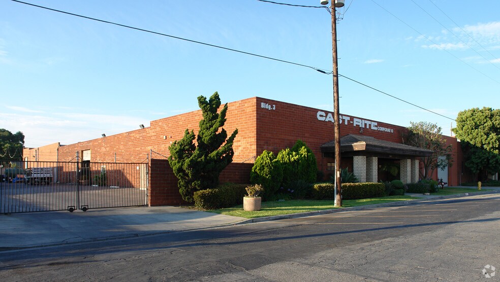 15899 S San Pedro St, Gardena, CA à louer - Photo principale – Image 1 sur 5