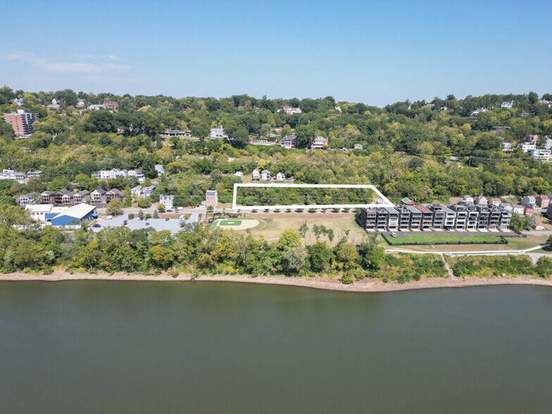 2370 Riverside dr, Cincinnati, OH à vendre - Photo de l’immeuble – Image 3 sur 6