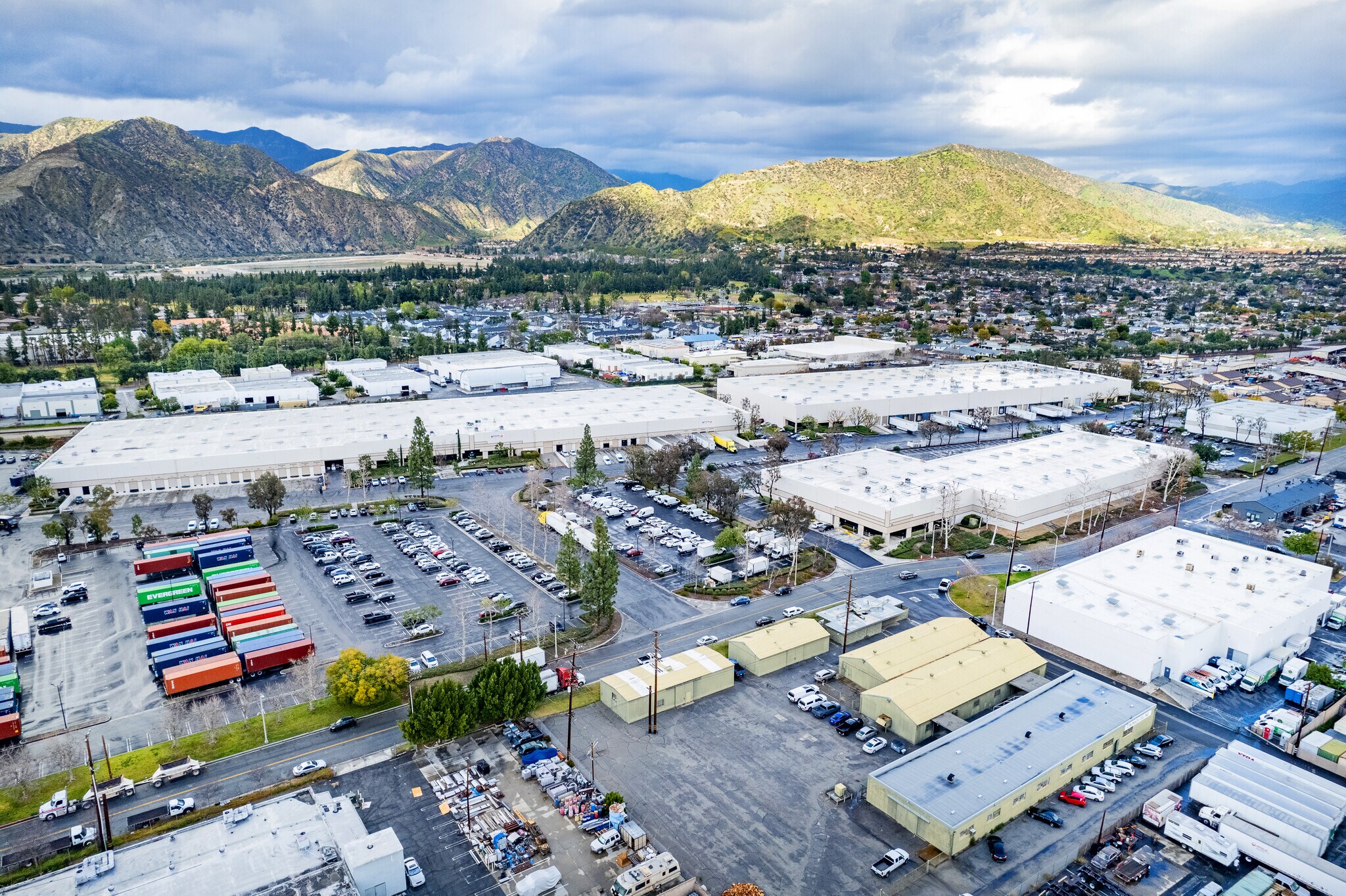 975-985 W 8th St, Azusa, CA à louer Photo principale– Image 1 sur 4