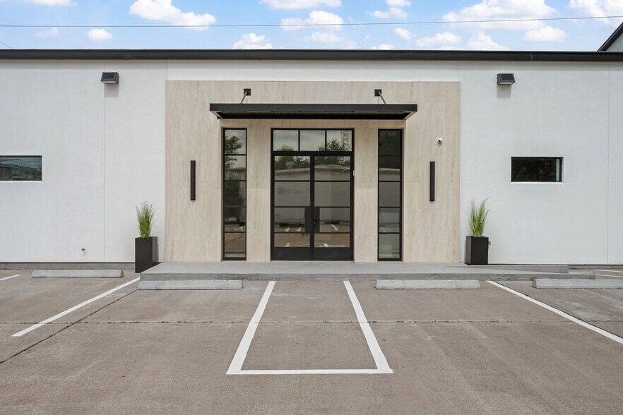 6909 Grand Blvd, Houston, TX à louer - Photo de l’immeuble – Image 1 sur 26