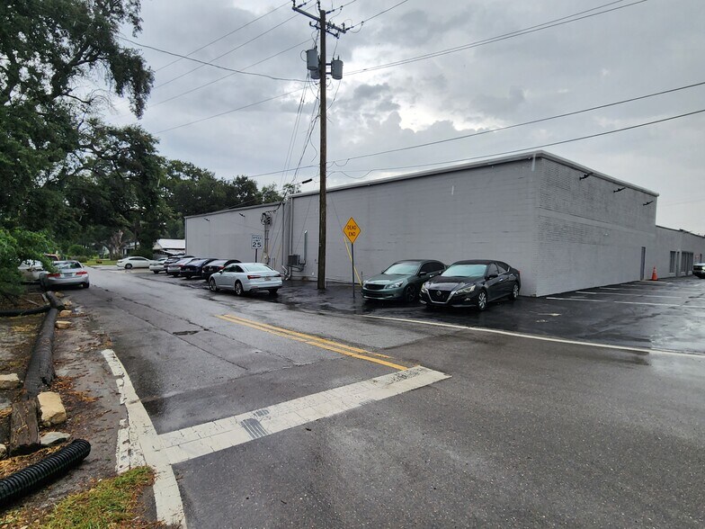 4504 E Hillsborough Ave, Tampa, FL à vendre - Photo de l’immeuble – Image 3 sur 15