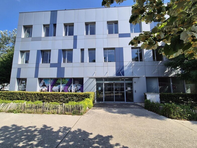 11 Boulevard Archimède, Champs-sur-Marne à louer - Photo de l’immeuble – Image 2 sur 14