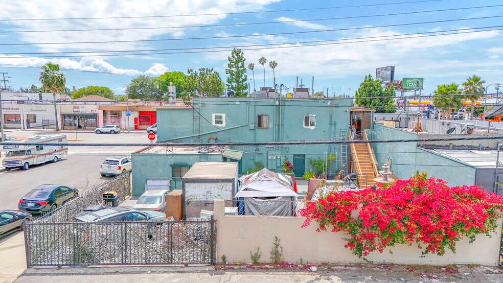 5221 E Beverly Blvd, East Los Angeles, CA à vendre - Photo de l’immeuble – Image 2 sur 27