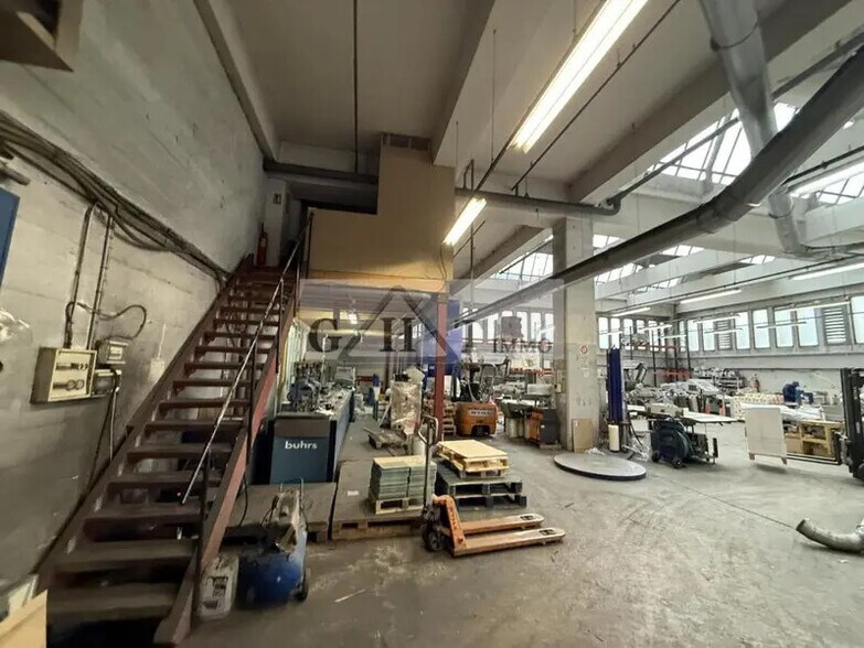 Industriel/Logistique dans Montreuil à louer - Photo de l’immeuble – Image 1 sur 5