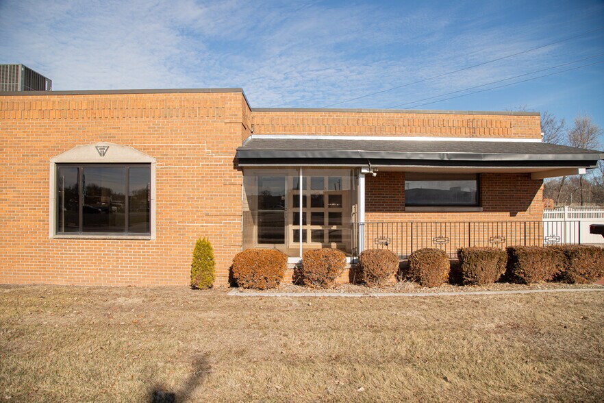101 Ashworth Rd, West Des Moines, IA à vendre - Photo de l’immeuble – Image 3 sur 24