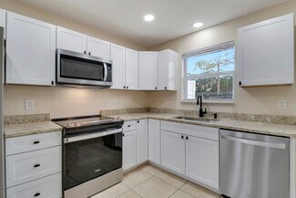 Plus de détails pour 2767 SE Normand St, Stuart, FL - Logement à vendre