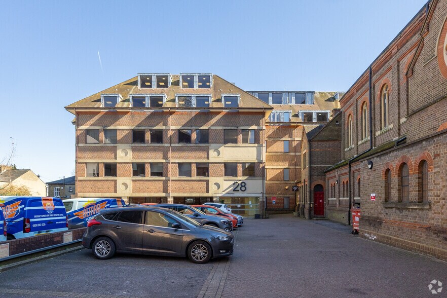 28 Clarendon Rd, Watford à louer - Photo de l’immeuble – Image 2 sur 5