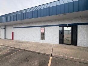 9361 Winkler Dr, Houston, TX à louer Photo de l’immeuble– Image 1 sur 3