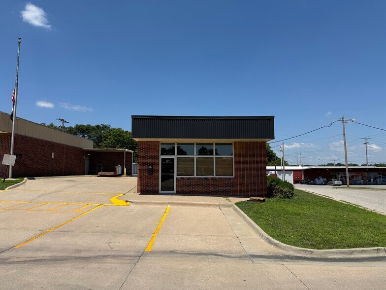 619 Holiday Plz, Lansing, KS à louer - Photo de l’immeuble – Image 1 sur 6