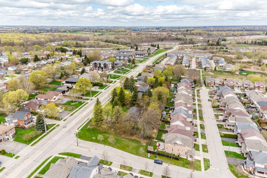 355 Guelph ave, Cambridge, ON à vendre - Aérien – Image 2 sur 15