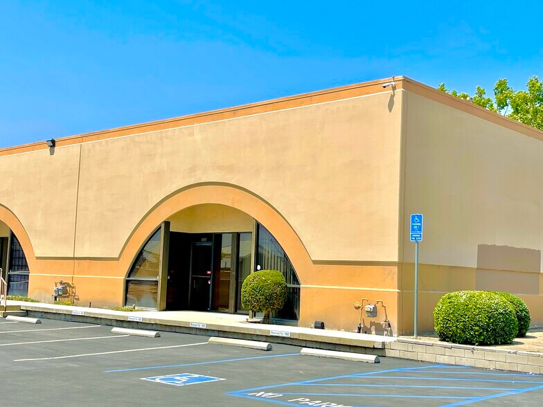 158 W Pomona Ave, Monrovia, CA à louer - Photo de l’immeuble – Image 3 sur 19
